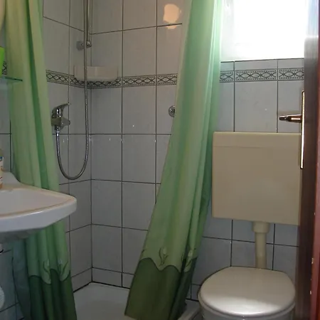 Funktionelles Mit Terrasse, In Der Nähe Zu Und Geschäften Apartment